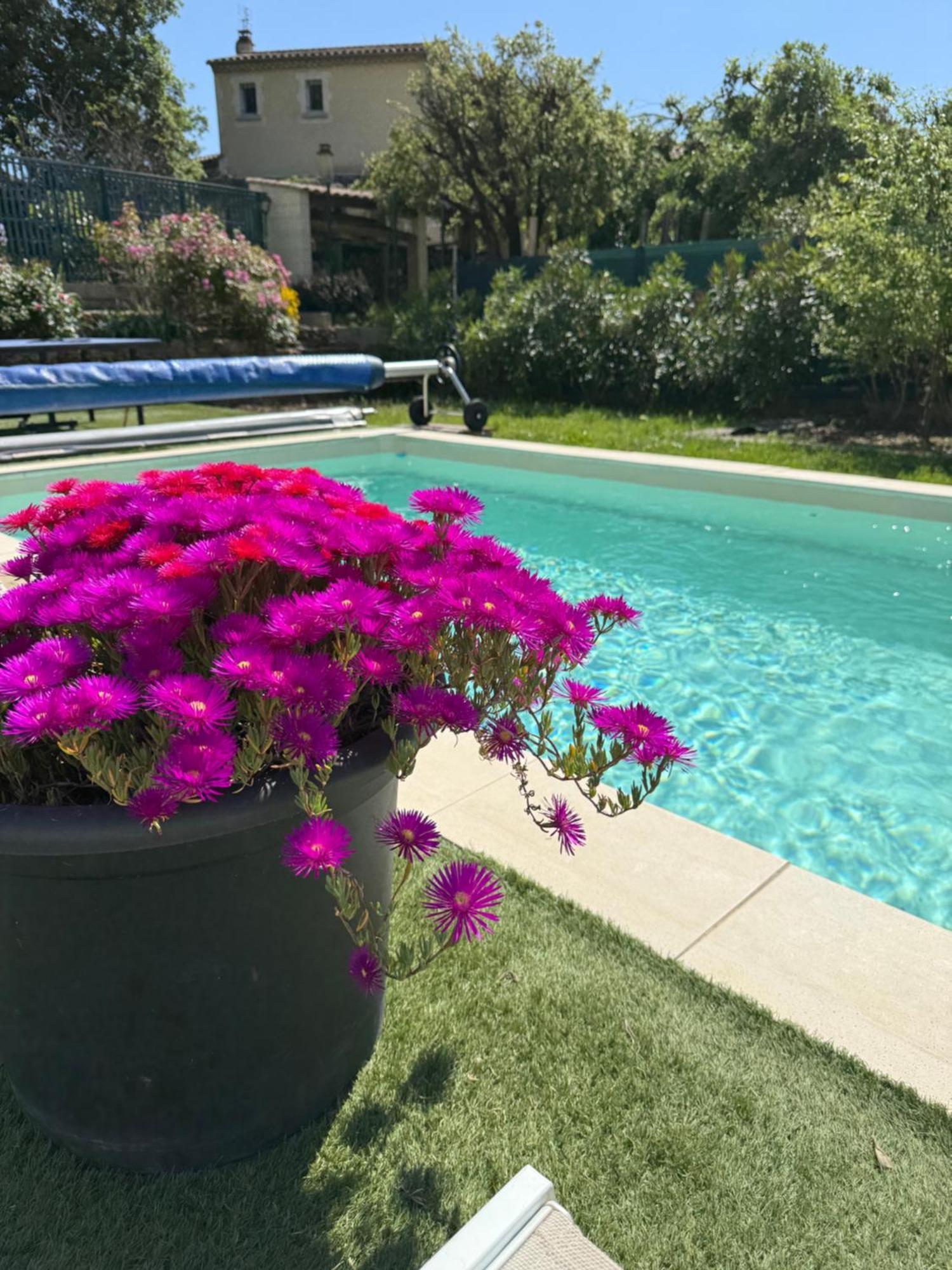 Gite Climatise Avec Piscine Sur Les Hauteurs De Bollene Bagian luar foto